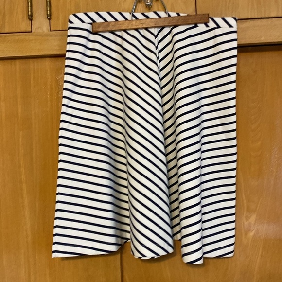 Lands’ End stretchy blue and white chevron  stripe. Knee lengt… - Picture 2 of 7